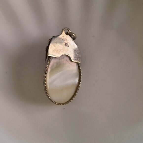 Vintage Boho Sterling Silver HUGE Chunky Oval Pearl Shell Leaf Pendant - Picture 4 of 5